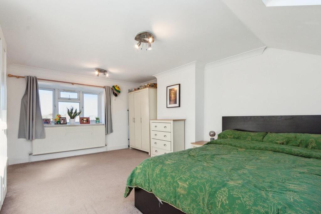 108b Palmerston Road, Wimbledon bedroom 1a.jpg