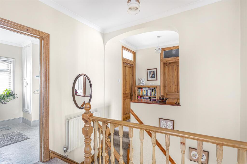 Landing Stanwell Road.JPG