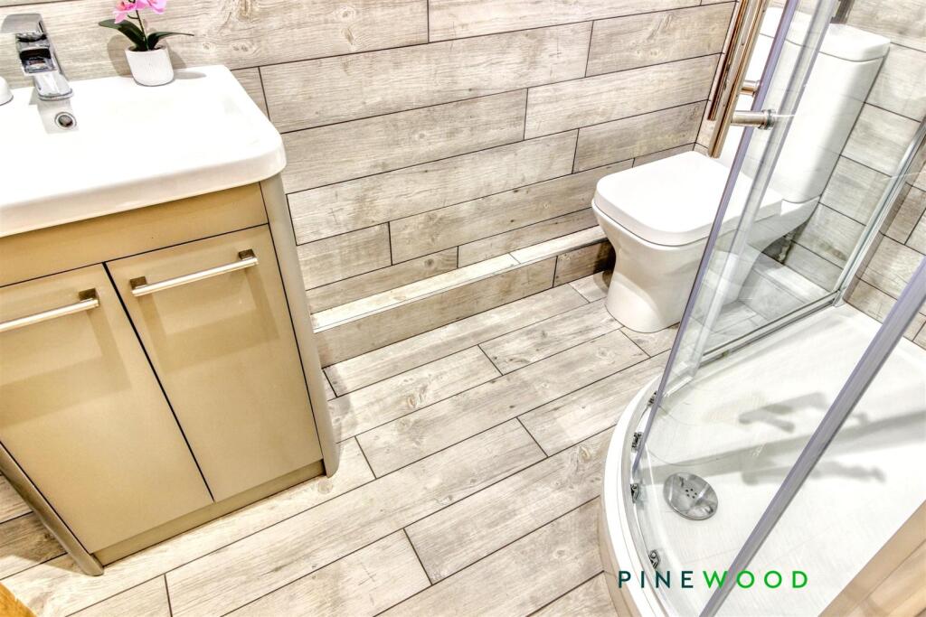 GROUND FLOOR SHOWER ROOM