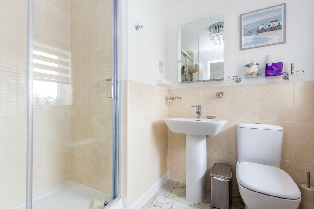 Ensuite shower ro...