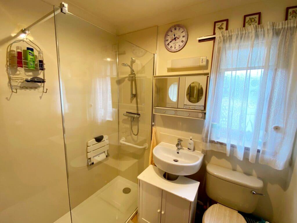 SHOWER ROOM