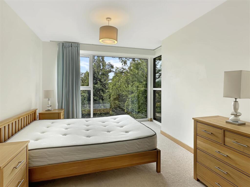 Bedroom 1 (2)