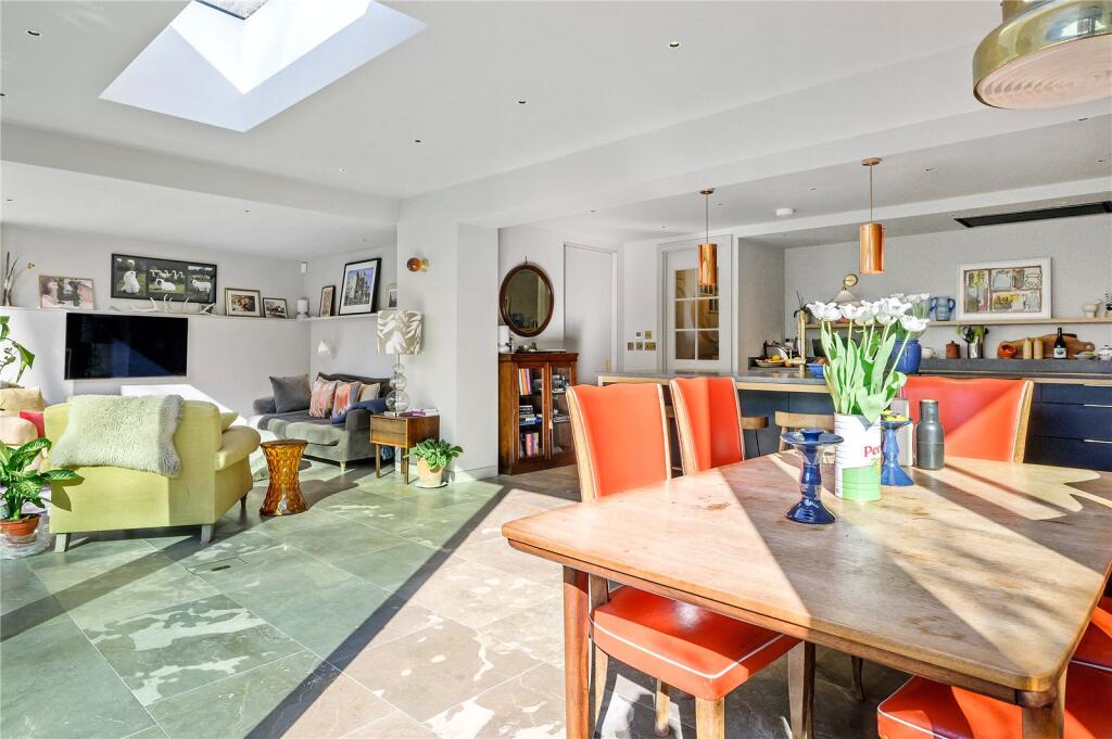 Kitchen/Dining