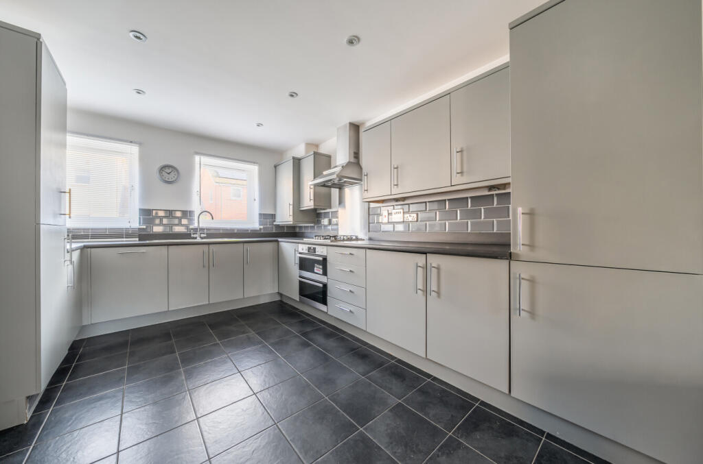 1387900-11-693fe6...