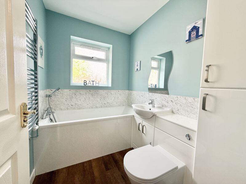 MAIN BATHROOM