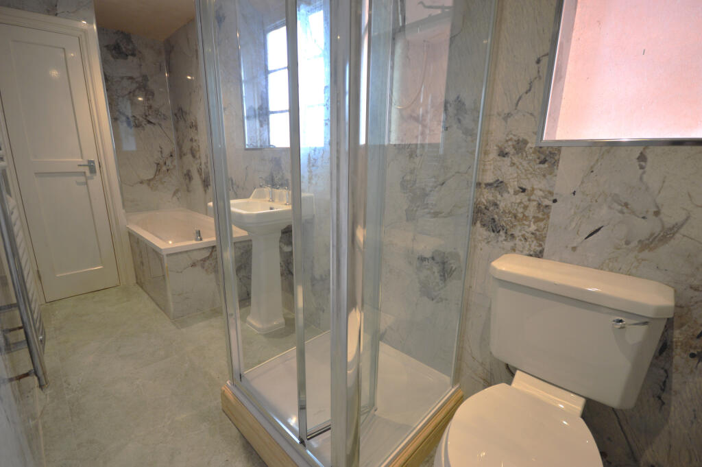 GROUND FLOOR BATHROOM