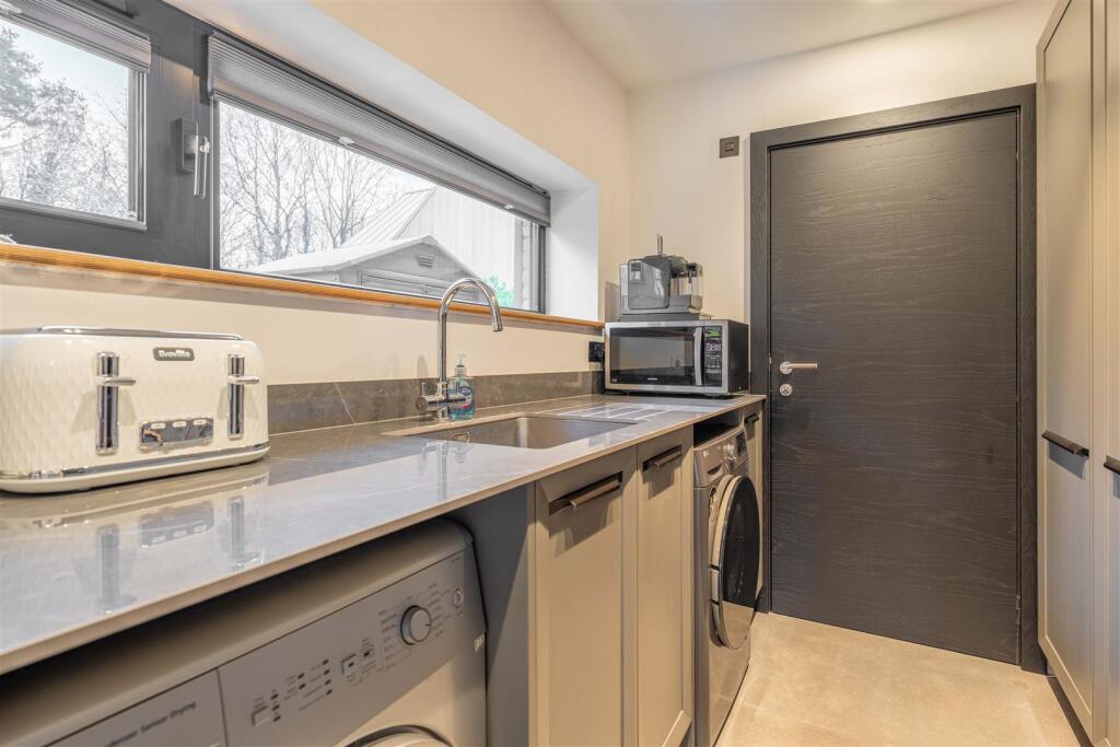 Blackthorn Barn - by Visually Rich 08960.jpg