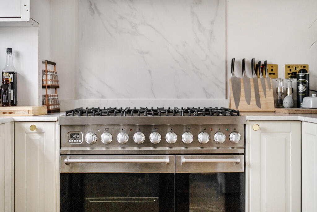 1383371-5-691c9e8...