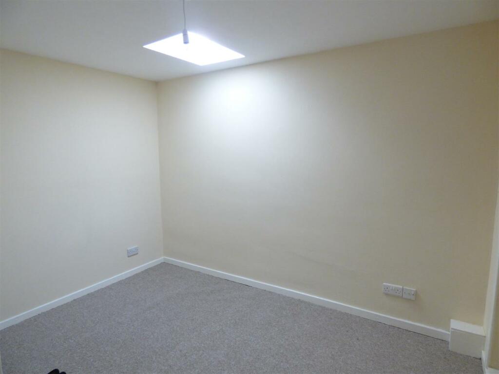 29a Station Road Bedroom.JPG