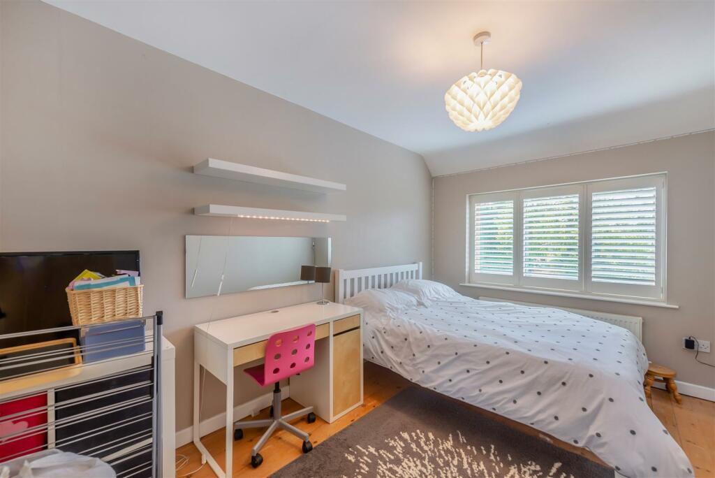 8608074-interior27.jpg