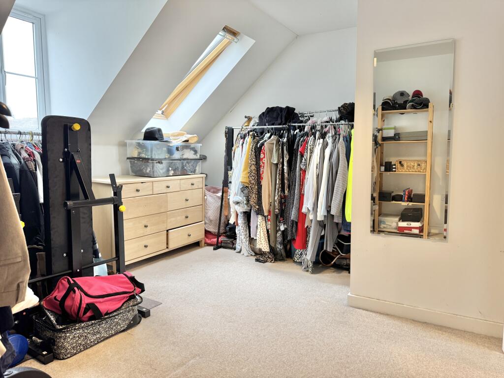 Bedroom 2 (second floor)