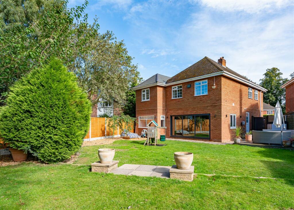 15 Corfton Drive-garden5.jpg