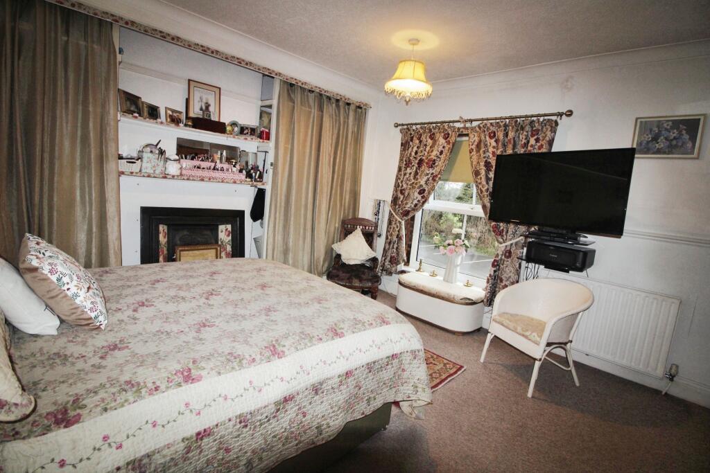 Master bedroom.JPG