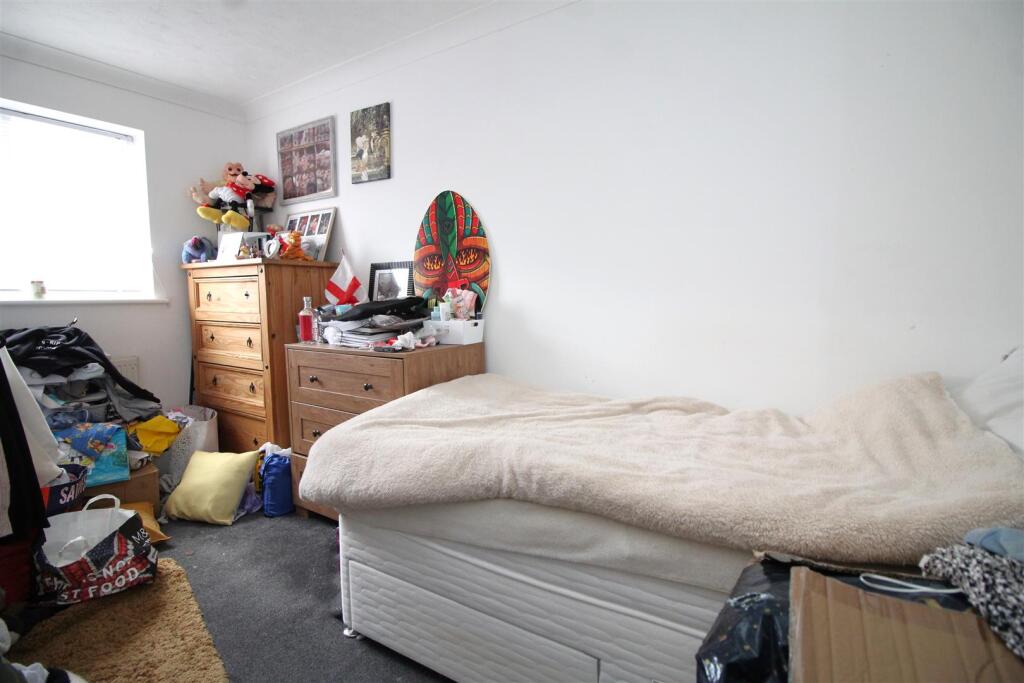 bedroom 3.JPG