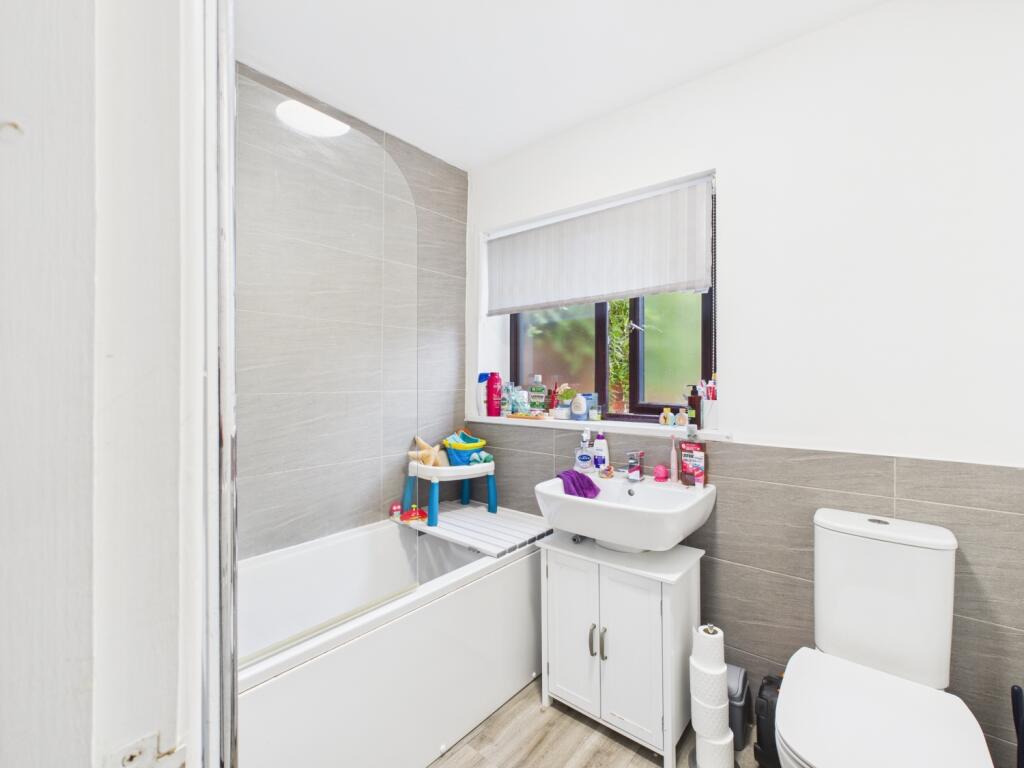 CAM04634G0-PR0052-STILL009