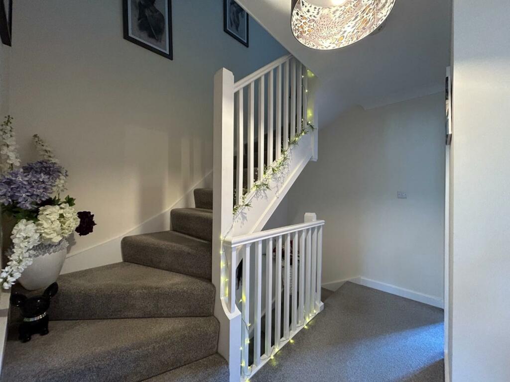 FIRST FLOOR LANDING