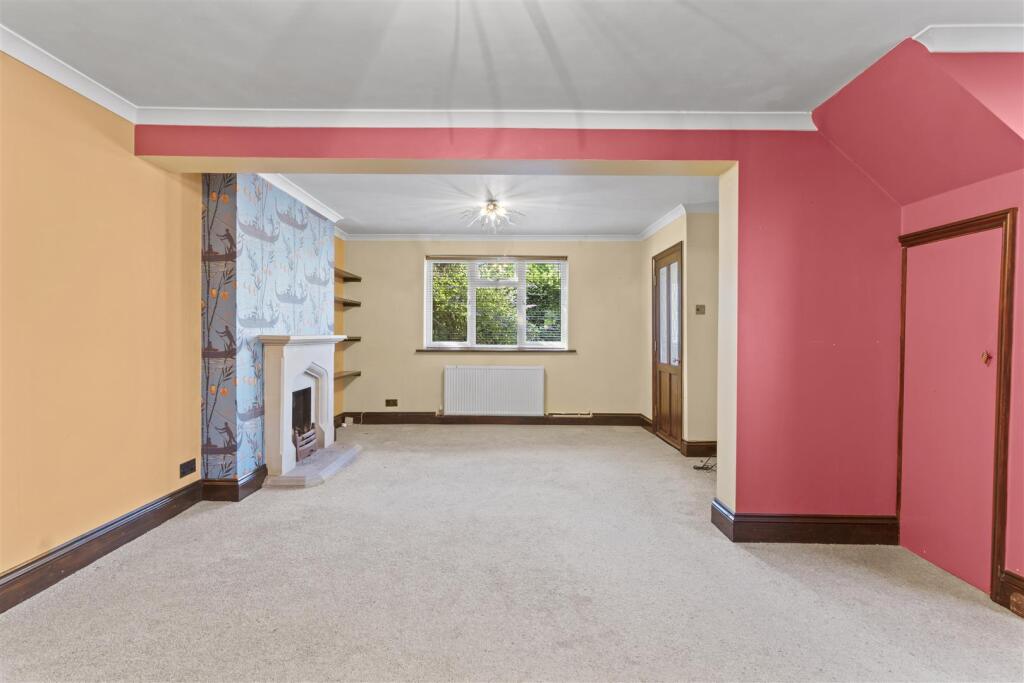 Lounge/Dining Room