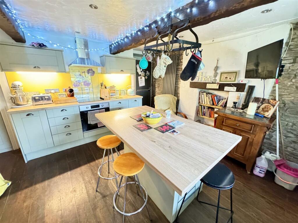 KITCHN/DINING ROOM