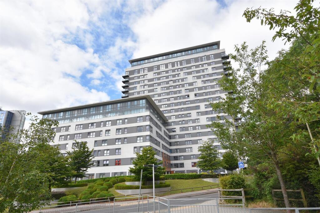 Skyline Plaza Front.jpg