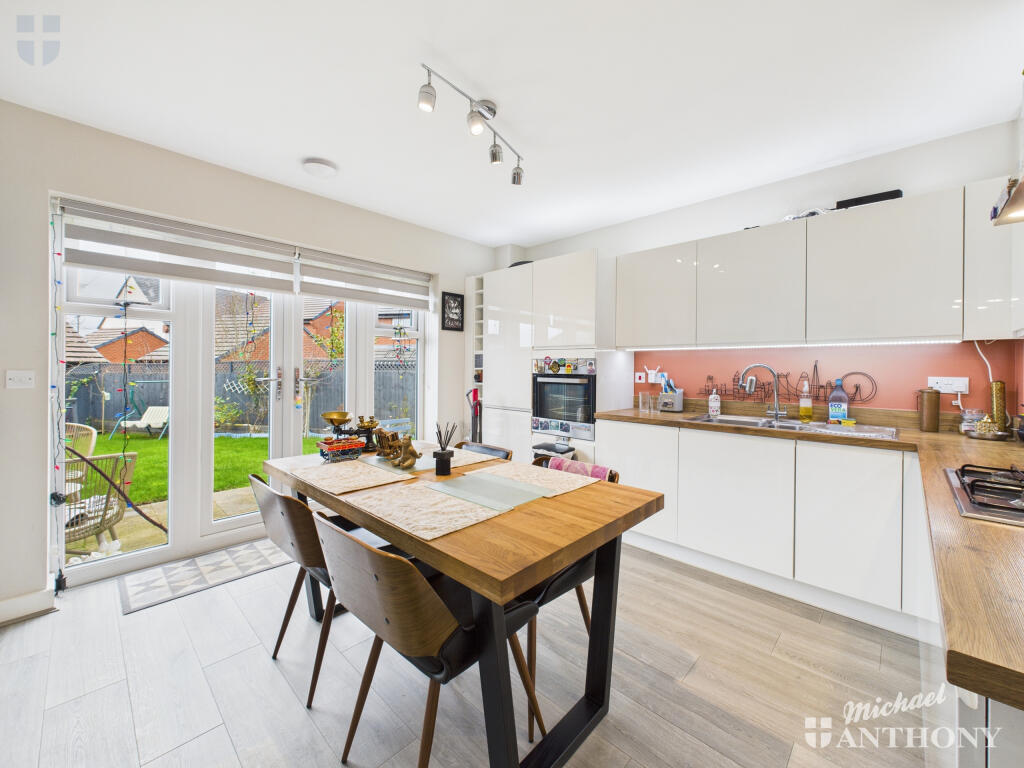 CAM03852G0-PR0493-STILL007