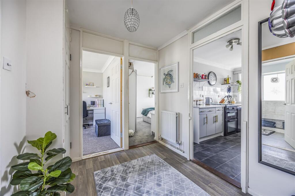 Flat 6 Gosport House, Prospect Lane, Havant-Portic