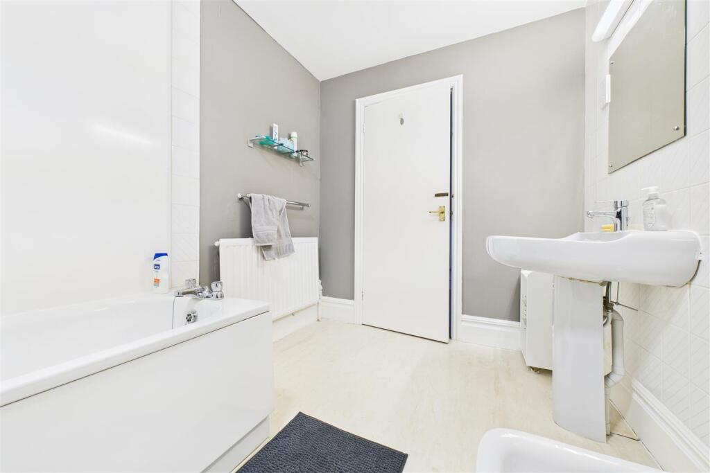 Flat 2, 21 Tyndalls Park Road, Clifton, Bristol BS