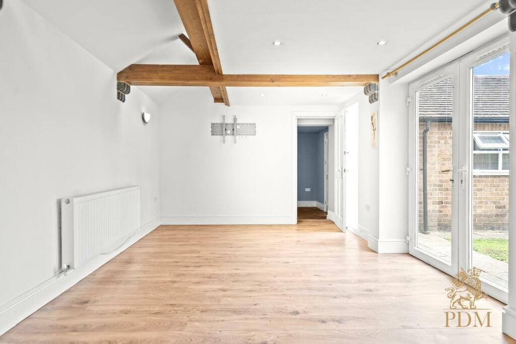 38 Russell Drive Wollaton Nottingham NG8 2BH