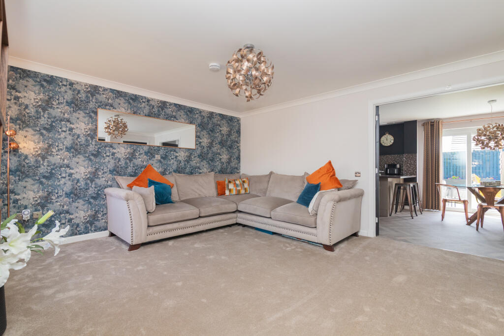 8 Strathcarron wynd  Pa2 7aj-14