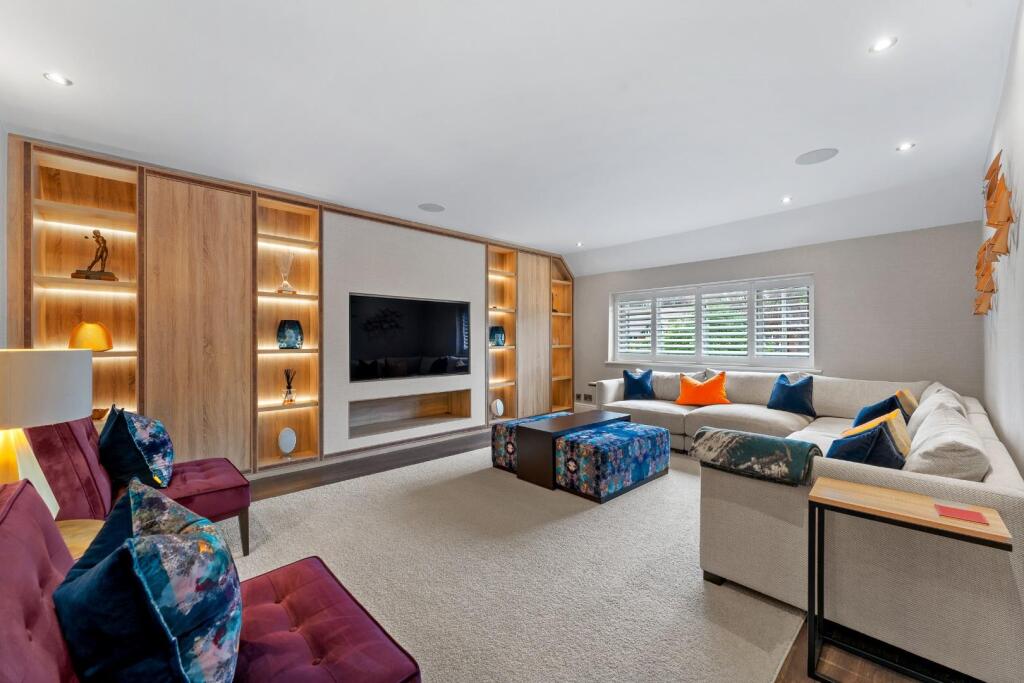 218 WOODFORD ROAD-13.jpg