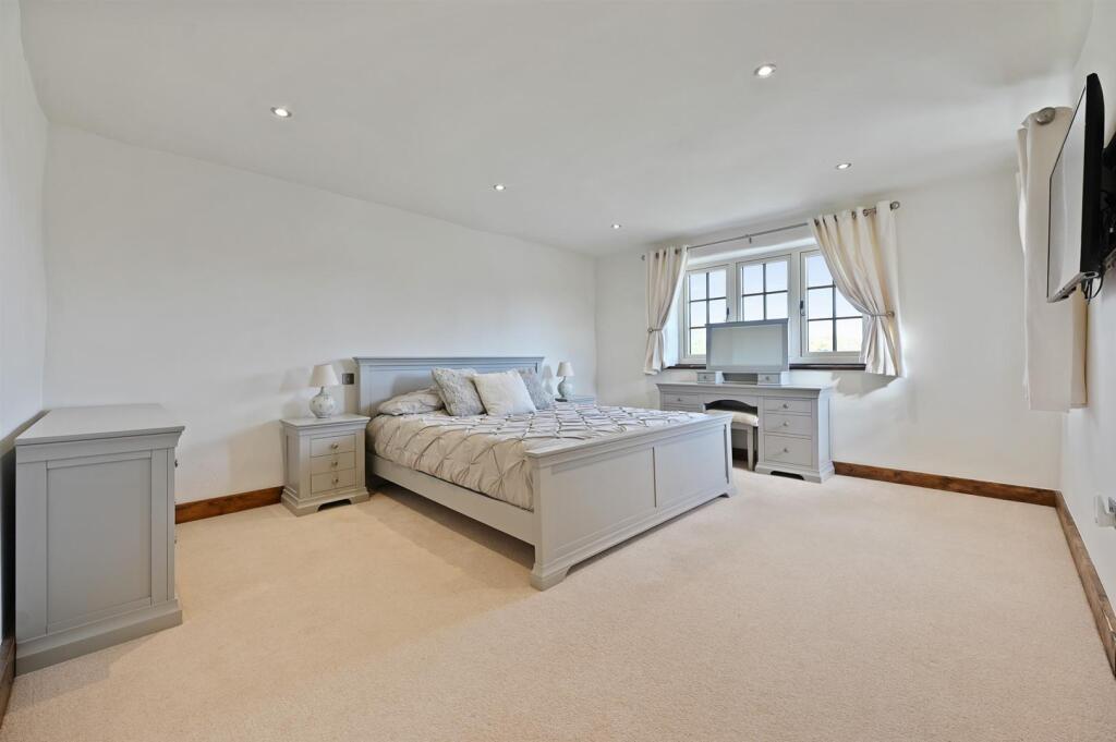 Master Bedroom.jpg