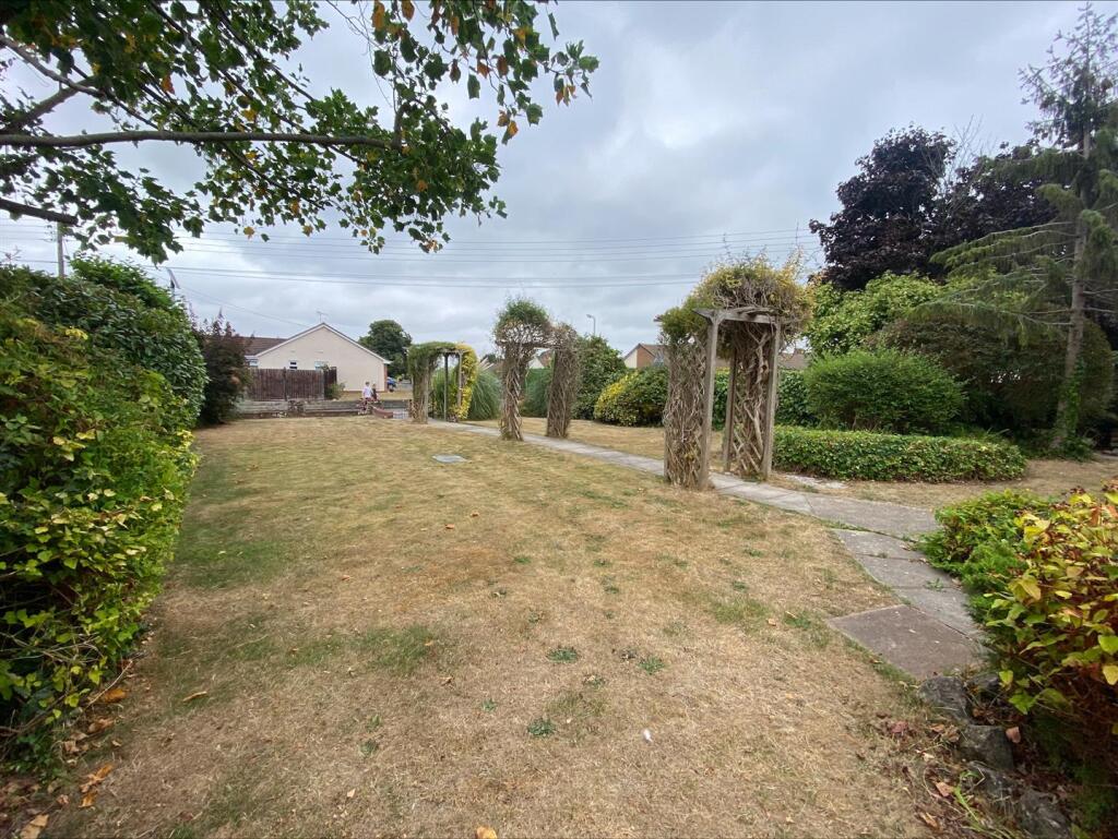 FRONT GARDEN