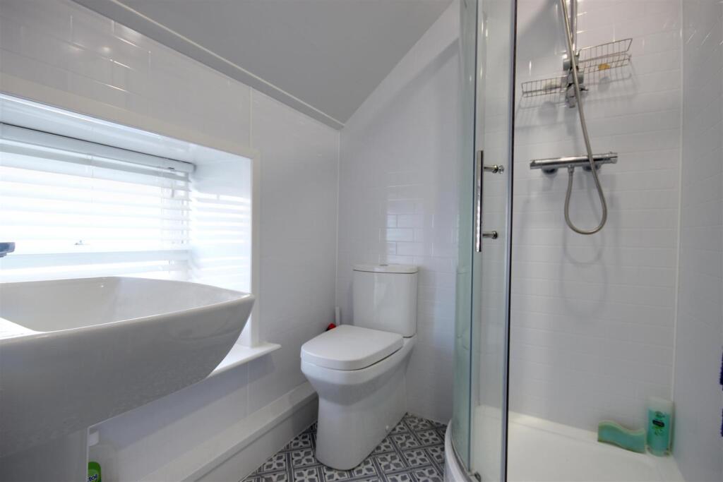 SHOWER ROOM/W.C.