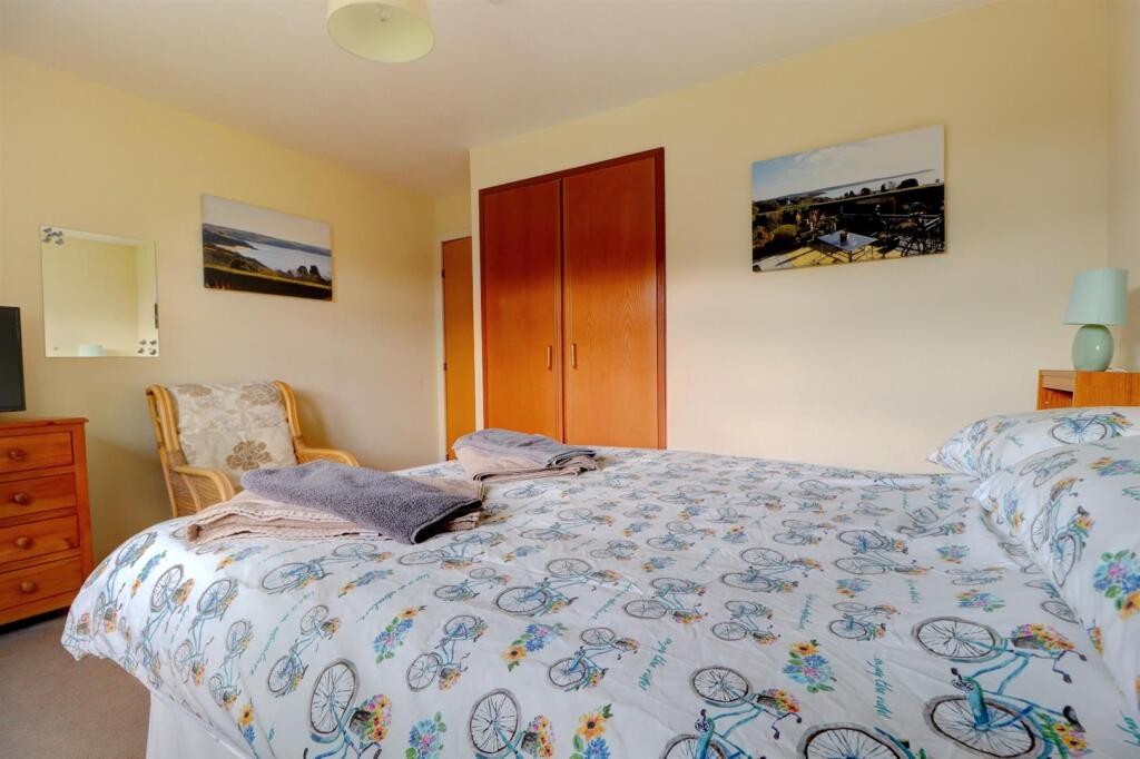 Bedroom 1 .2.jpg