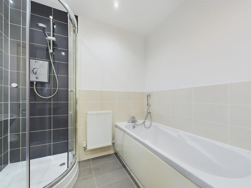 Four piece bathroom suite