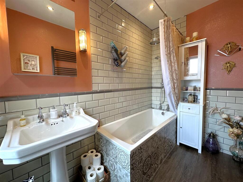First Floor Bathroom 251