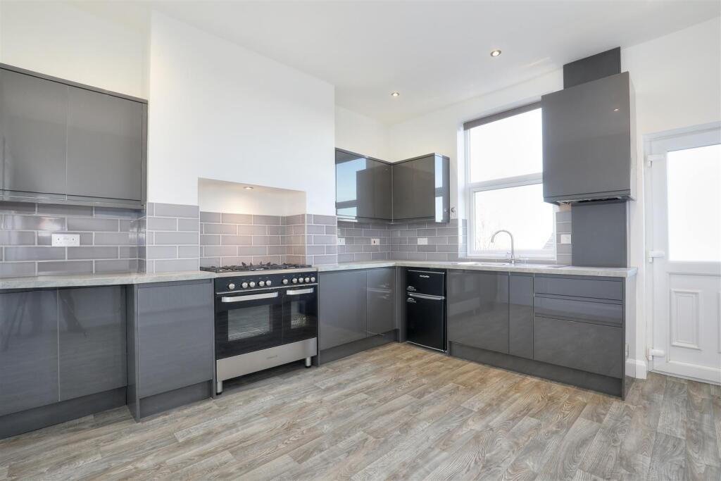 DW175034_5_7_tonemapped copy.jpg