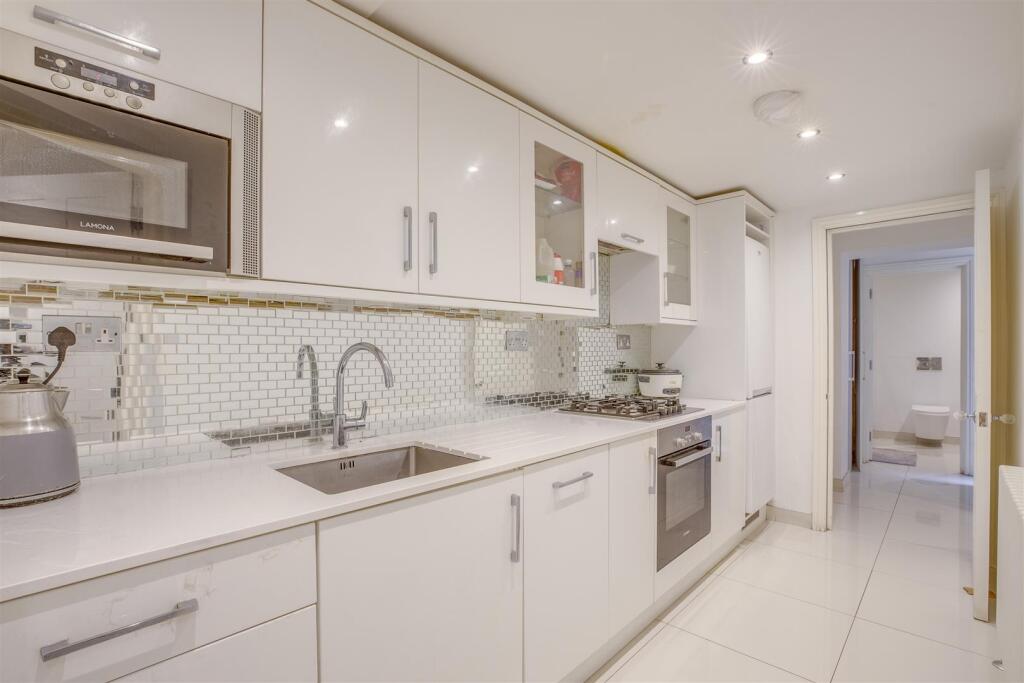 Flat 1, 27 High Street, HP11 2AG-5.jpg