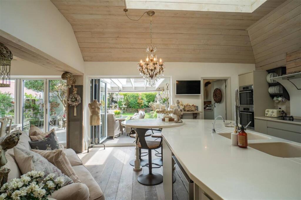 Luxury Kitchen and Breakfast Room