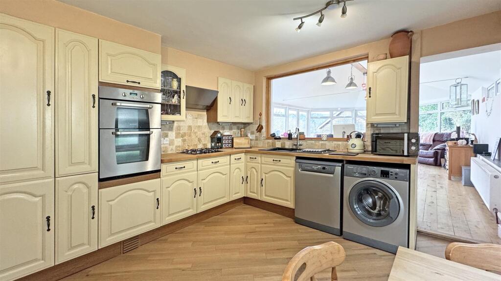 Kitchen 2 (1).jpg