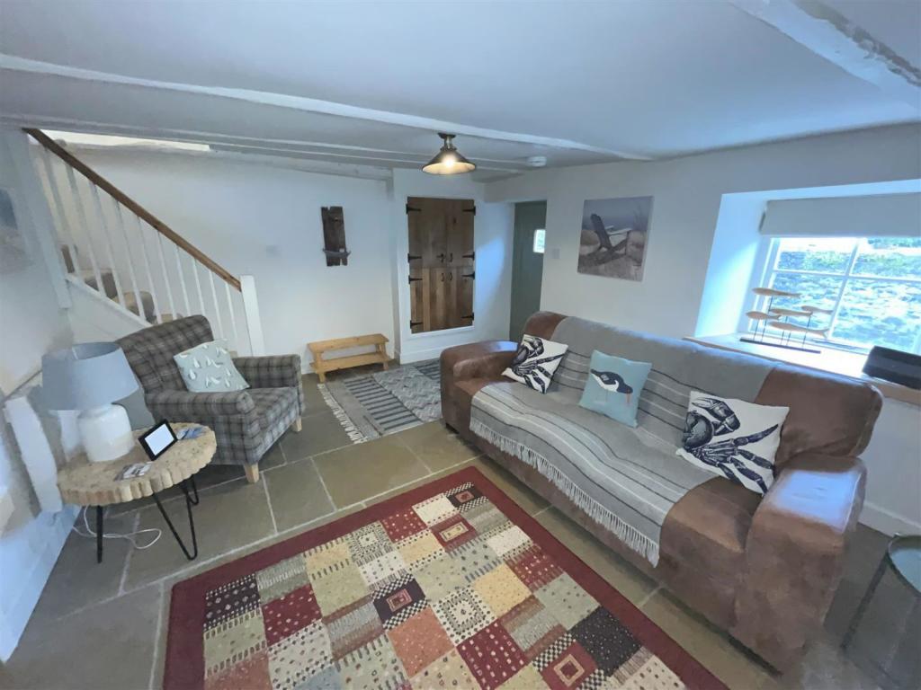 Living Room 2nd angle.jpg