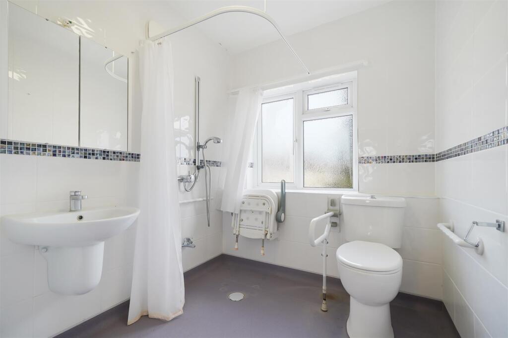 200 Whitton Avenue East - 3DITPupTCyrI0AXmpDQY.jpg