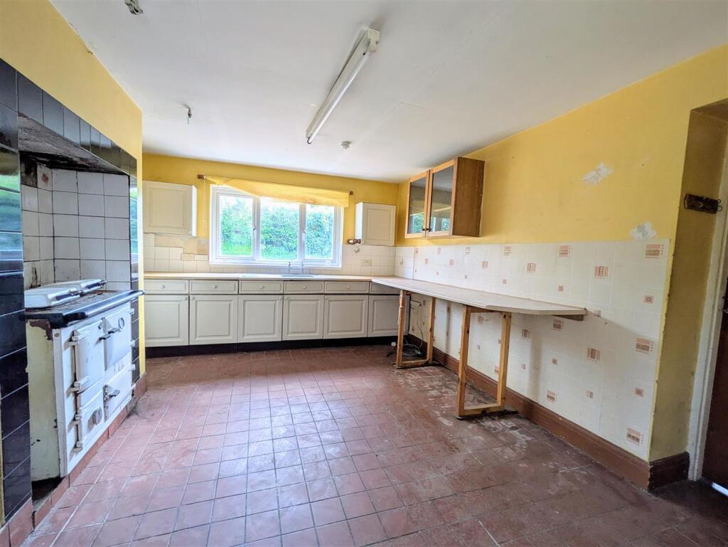 Maesyrhiw kitchen 2.jpg
