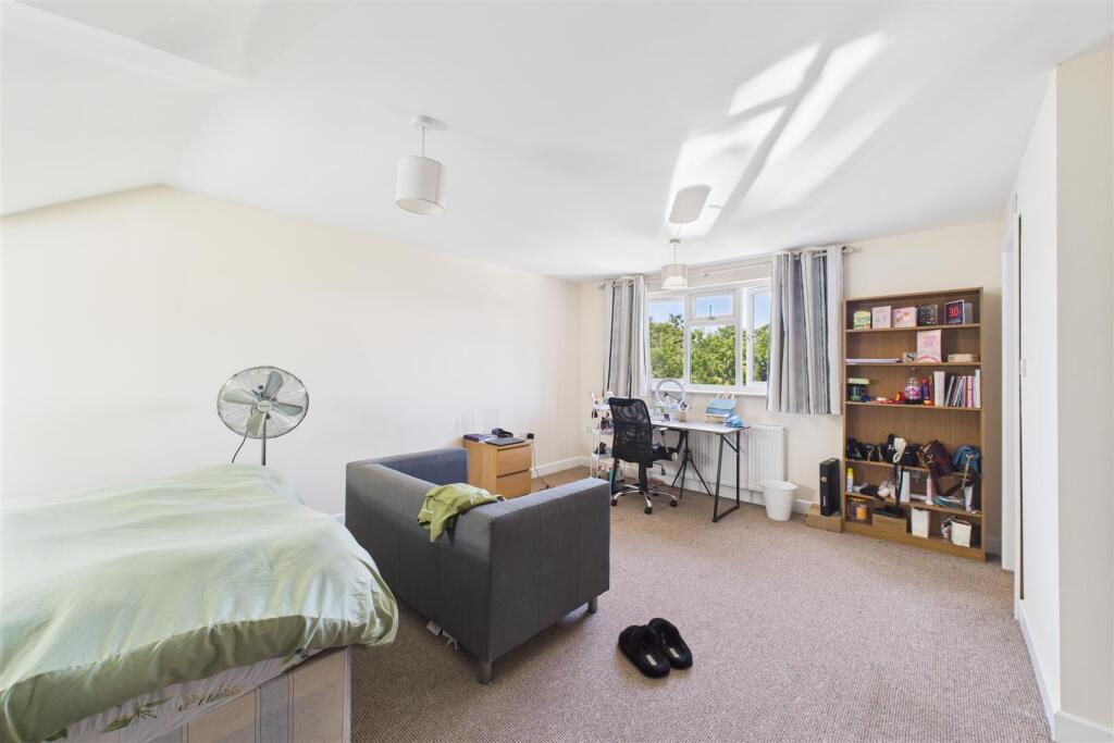 42 Frome Valley Road, Frenchay, Bristol BS16 1HE |