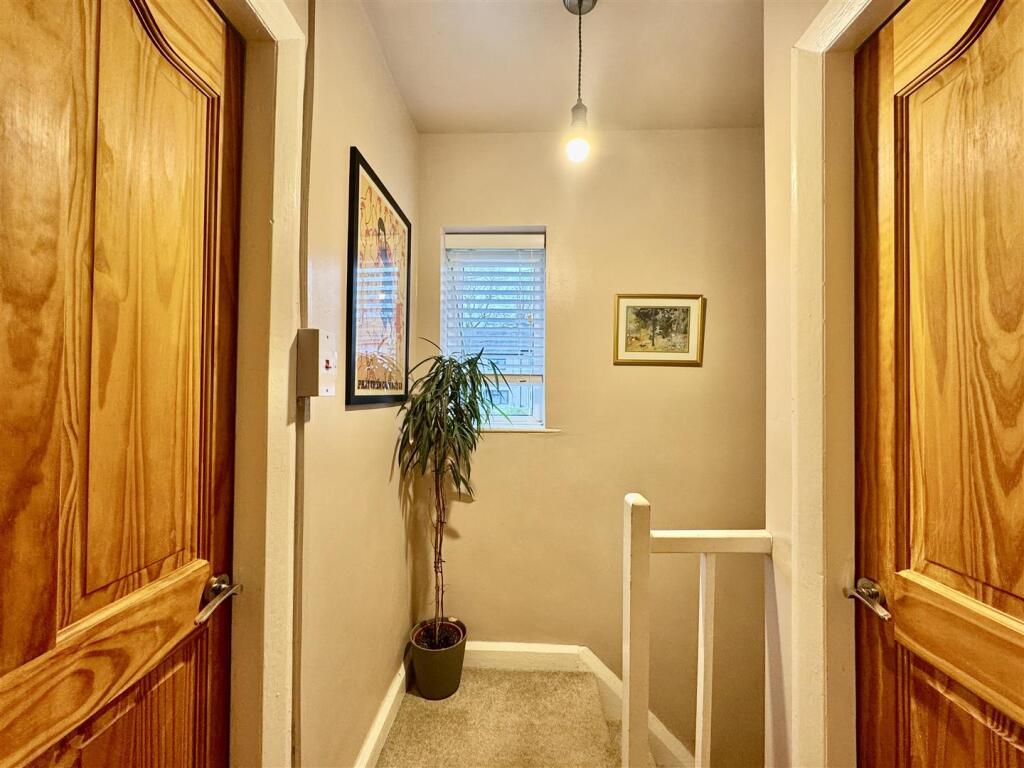 FIRST FLOOR LANDING