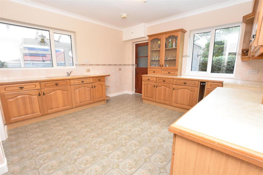 KITCHEN BREAKFAST ROOM