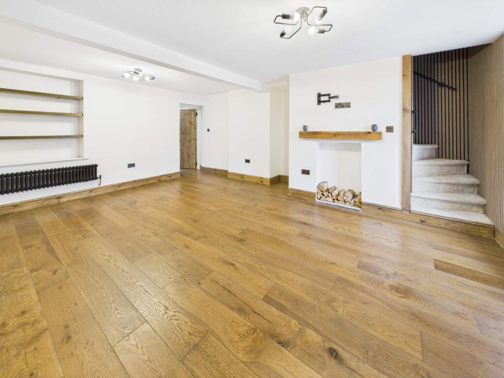 Lounge/Dining Room