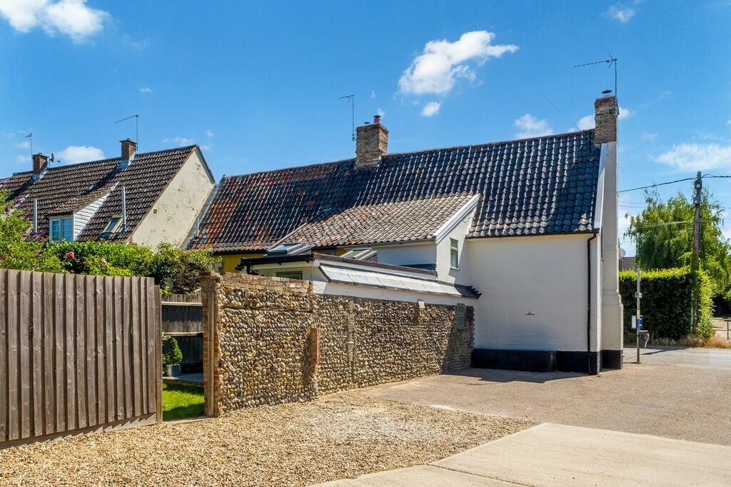 1440px-Cavell Cot...