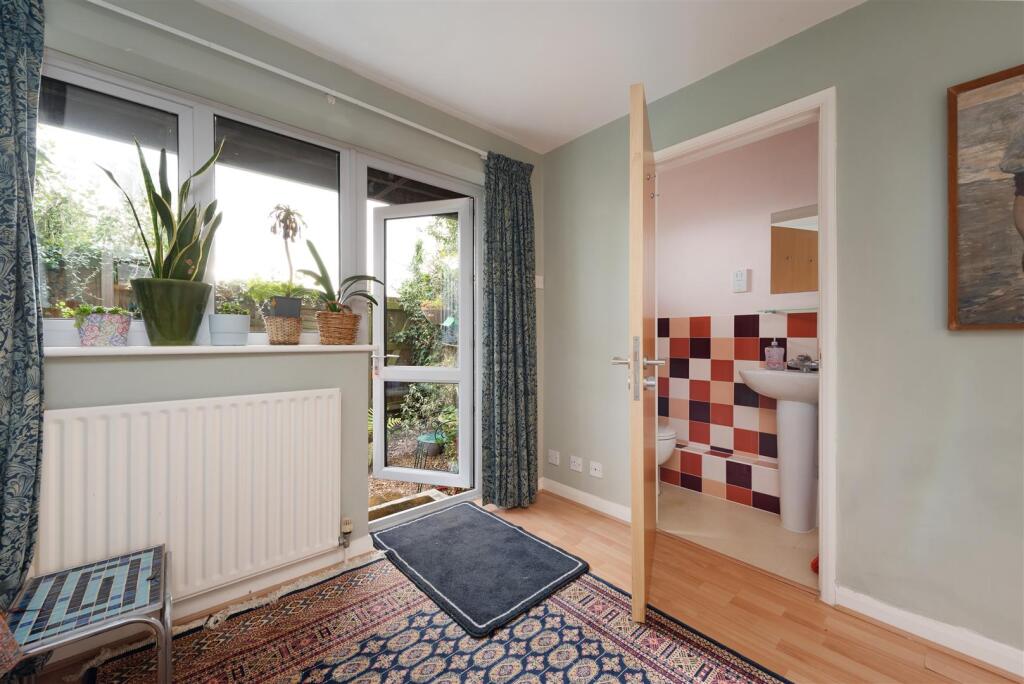 Island Wall, Whistable