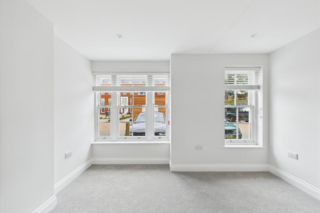 CAM05449G0-PR0004-STILL004