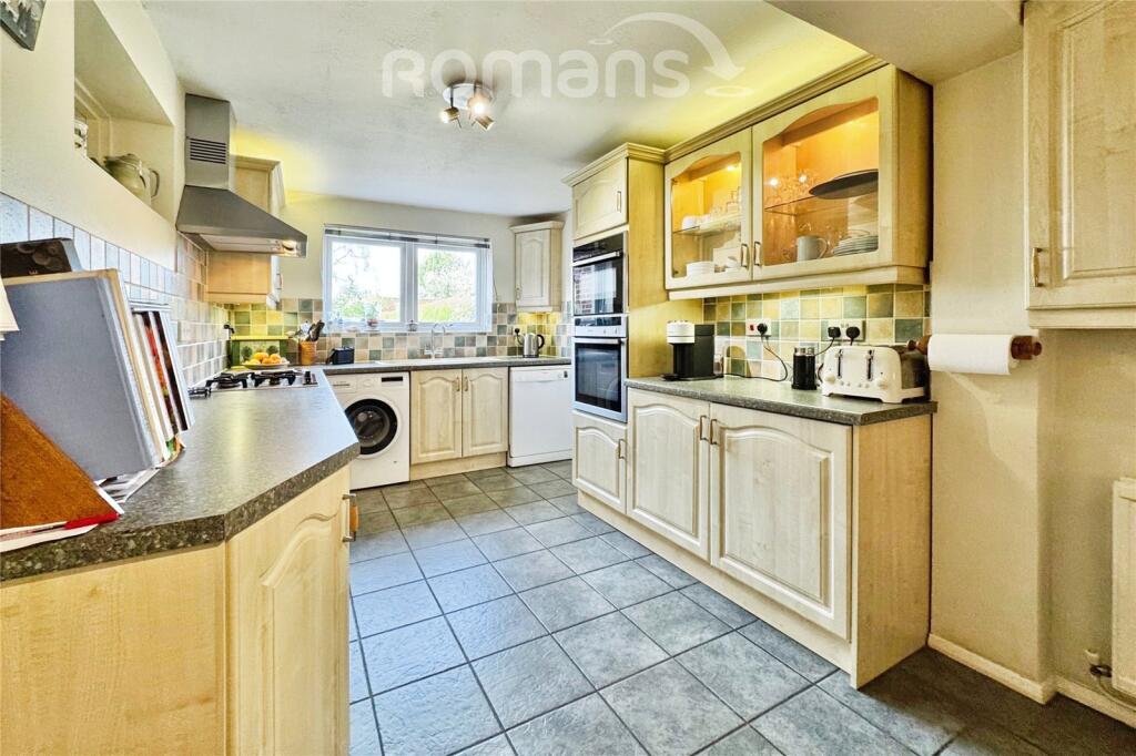 Kitchen &amp; Breakfast